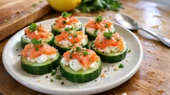 Mini kanapeczki z ogórka z kozim serem i wędzonym łososiem – gotowe w 10 minut