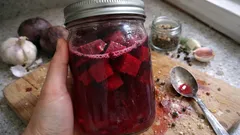 Domowy zakwas na barszcz czerwony w słoiku – bez kożuszka, gotowy w 3–4 dni
