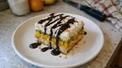 Ciasto z cukinii pod kokosową bezą – warstwowe, wilgotne i pachnące pomarańczą