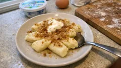 Kluski leniwe na serku homogenizowanym – 4 składniki i gotowe w kilka minut