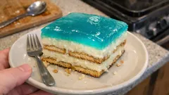 Ciasto z galaretką bez pieczenia: herbatniki i krem z kaszy manny krok po kroku