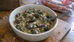 Cagouilles à la charentaise – ślimaki duszone w białym winie z wieprzowym farszem