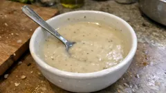 Biały sos na bulionie warzywnym w 10 minut – kremowy i bez grudek