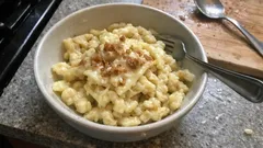 Domowe szpecle (Spätzle) – sprężyste kluski jajeczne, które zawsze wychodzą