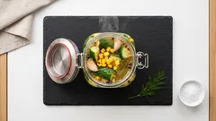 Ogórki po meksykańsku z kukurydzą i chili – chrupiące przetwory do słoików