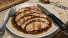 Schab z rożna w glazurze miodowo-sojowej – soczysty i pięknie zrumieniony