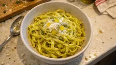 Makaron z cytrynowym pesto w 10 minut — kremowy sos bez śmietanki i zero stresu