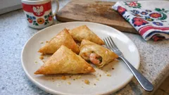 Pieczone samossy z krewetkami – chrupiące trójkąty z aromatem curry