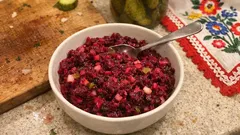 Surówka z buraków do karpia: miód i ocet jabłkowy robią tu różnicę