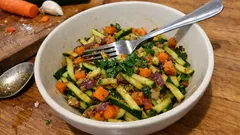 Poêlée z cukinii i marchewki – szybkie warzywa z patelni z kuminem i czosnkiem