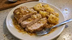 Polędwica wieprzowa z wolnowaru z ziemniakami – miękka pieczeń bez wysiłku