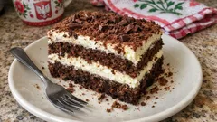 Tort tiramisu bez jajek: biszkopt kakaowy, kawa i stabilny krem z mascarpone