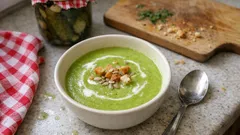 Krem z natki marchwi – szybka zupa zero waste, która zaskakuje świeżością