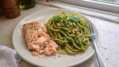 Łosoś pieczony w 70°C – soczysty filet jak z restauracji i makaron z zielonym pesto