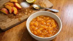 Compote de pêche: gęsta konfitura z brzoskwiń z wanilią i cytryną (prosty przepis)