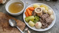Pot-au-feu à l’ancienne: francuski rosół wołowy, który wychodzi klarowny i pełny smaku