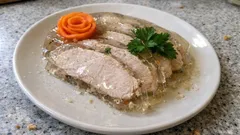 Schab w galarecie „na czysto” – jak upiec soczyste mięso i zrobić klarowną galaretę