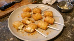 Chrupiące lizaki z kozim serem z piekarnika – efektowna przekąska w 10 minut