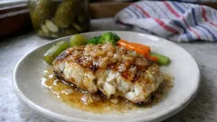 Grillowany mero w maślanym sosie z szalotką – elegancki obiad w 30 minut