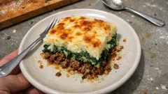 Hachis parmentier ze szpinakiem – francuska zapiekanka z mięsem i purée