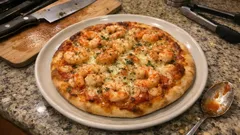 Pizza z krewetkami w domu: kremowy sos pomidorowo-śmietanowy i chrupiący spód