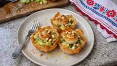 Chrupiące koszyczki z ciasta brick z przegrzebkami i porem – elegancka przystawka z pieca