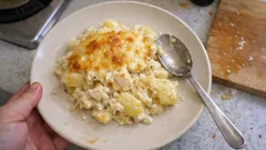 Bacalhau com natas: portugalska zapiekanka z dorsza i ziemniaków w kremowym sosie