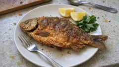 Karaś na Wigilię inaczej niż karp: chrupiący z patelni i z trikami na ości