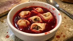 Wigilijne uszka z grzybami – parzone ciasto, które łatwo rozwałkować na cienko