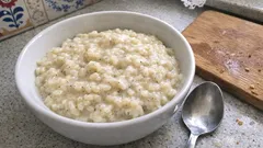 Kremowy ryż na mleku roślinnym z pełnoziarnistego ryżu – prosty, waniliowy przepis