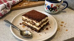 Tiramisu bez pieczenia – kremowe, kawowe i stabilne. Prosty przepis
