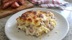 Zapiekanka makaronowa z jajkami i śmietanką – kremowa w środku, rumiana na wierzchu