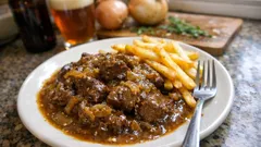 Carbonnade flamande: wołowina duszona w piwie z cebulą i piernikiem, która zawsze wychodzi