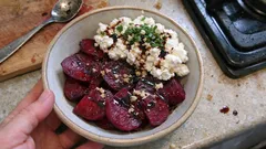Buraki gotowane na parze – miękkie, rubinowe i gotowe szybciej niż w wodzie