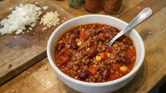 Chili con carne z wołowiną i fasolą – sycący obiad z jednego garnka (na dwa dni)
