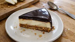 Entremet gruszkowo-czekoladowy ze speculoos – deser na zimno, który kroi się idealnie