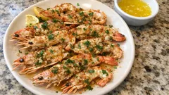 Grillowane scampi w maśle czosnkowym i cytrynie – gotowe w 5 minut