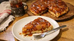 Tarta tatin z jabłkami i karmelem z solonym masłem – prosty francuski klasyk