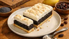 Makowiec z lekką pianką – kruchy spód, wilgotny mak i piękny przekrój