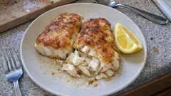 Soczysta ryba z patelni krok po kroku – prosty test nożem, czy już gotowa