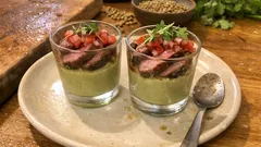 Verrines z zielonej soczewicy i wędzonym magretem – elegancka przystawka w szkle