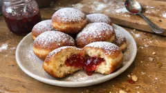 Domowe pączki drożdżowe z marmoladą – puszyste i zawsze równo rumiane