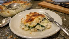 Zapiekanka z cukinii z beszamelem – kremowa, prosta i z rumianą serową skórką