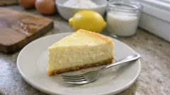 Aksamitny sernik z fromage blanc i mascarpone – delikatnie cytrynowy, zawsze się udaje