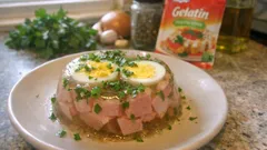 Aspik z jajkiem i szynką – prosta zimna przystawka, która zawsze ładnie wychodzi