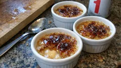 Mini crème brûlée z foie gras – wytrawna przystawka z chrupiącą skorupką