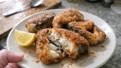 Karp smażony bez przypalonej mąki: trik z zimną wodą i mąką ziemniaczaną