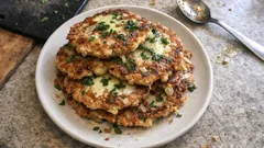 Wytrawne galettes z płatków owsianych z serem i ziołami – szybkie placuszki z patelni