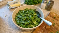 Fasolka płaska na maśle z pietruszką – prosty dodatek do obiadu w 15 minut