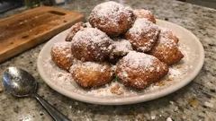 Puszyste beignety z ciasta drożdżowego – proste smażenie w 160°C, bez nadmiaru tłuszczu